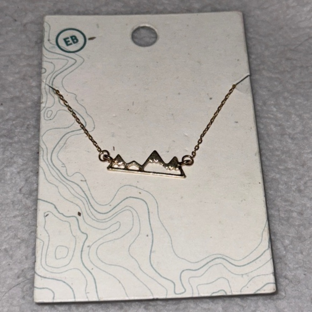 Mountain Necklace NWT